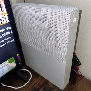 Xbox one S | Ps4 slim | 1x ps4 controller | 1x xbox controller | bludee system